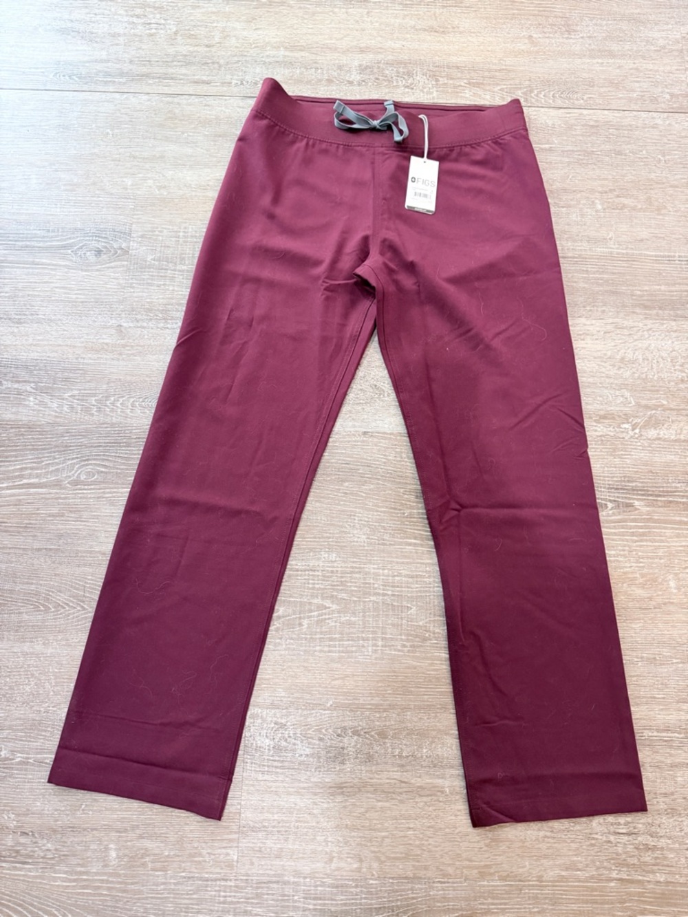 Figs Women’s Livingston Scrub pants NWT - Burgundy